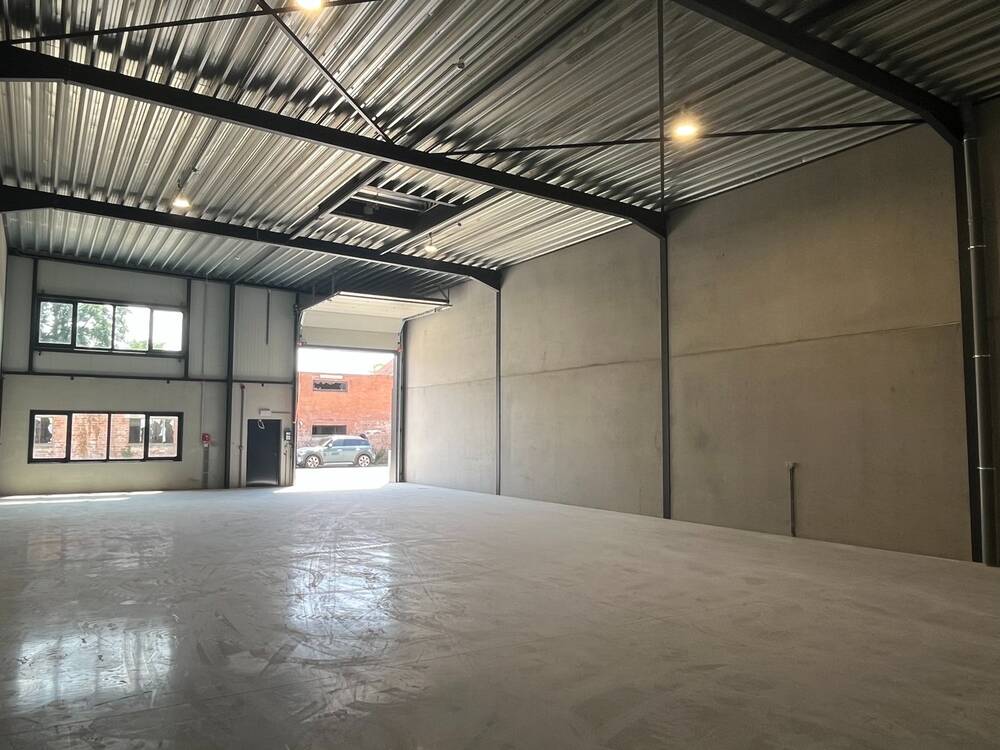 Handelszaak te  koop in Zonhoven 3520 390585.00€  slaapkamers m² - Zoekertje 524392