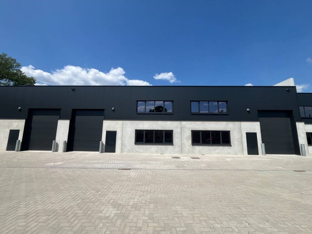 Handelszaak te  huur in Zonhoven 3520 1804.00€  slaapkamers m² - Zoekertje 524396