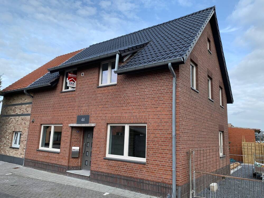 Huis te  huur in Bree 3960 1050.00€ 3 slaapkamers 142.00m² - Zoekertje 529257