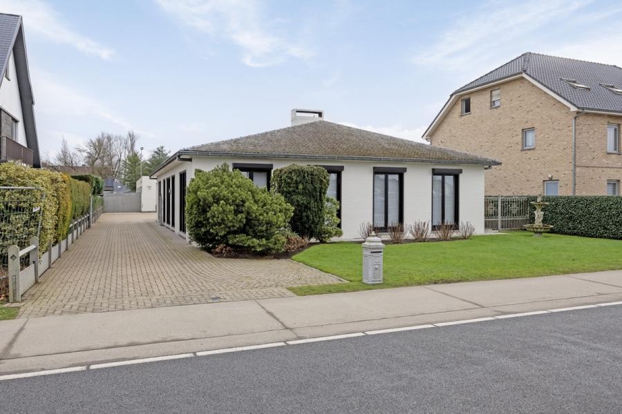 Bungalow te  koop in Zonhoven 3520 650000.00€ 4 slaapkamers 260.00m² - Zoekertje 534599