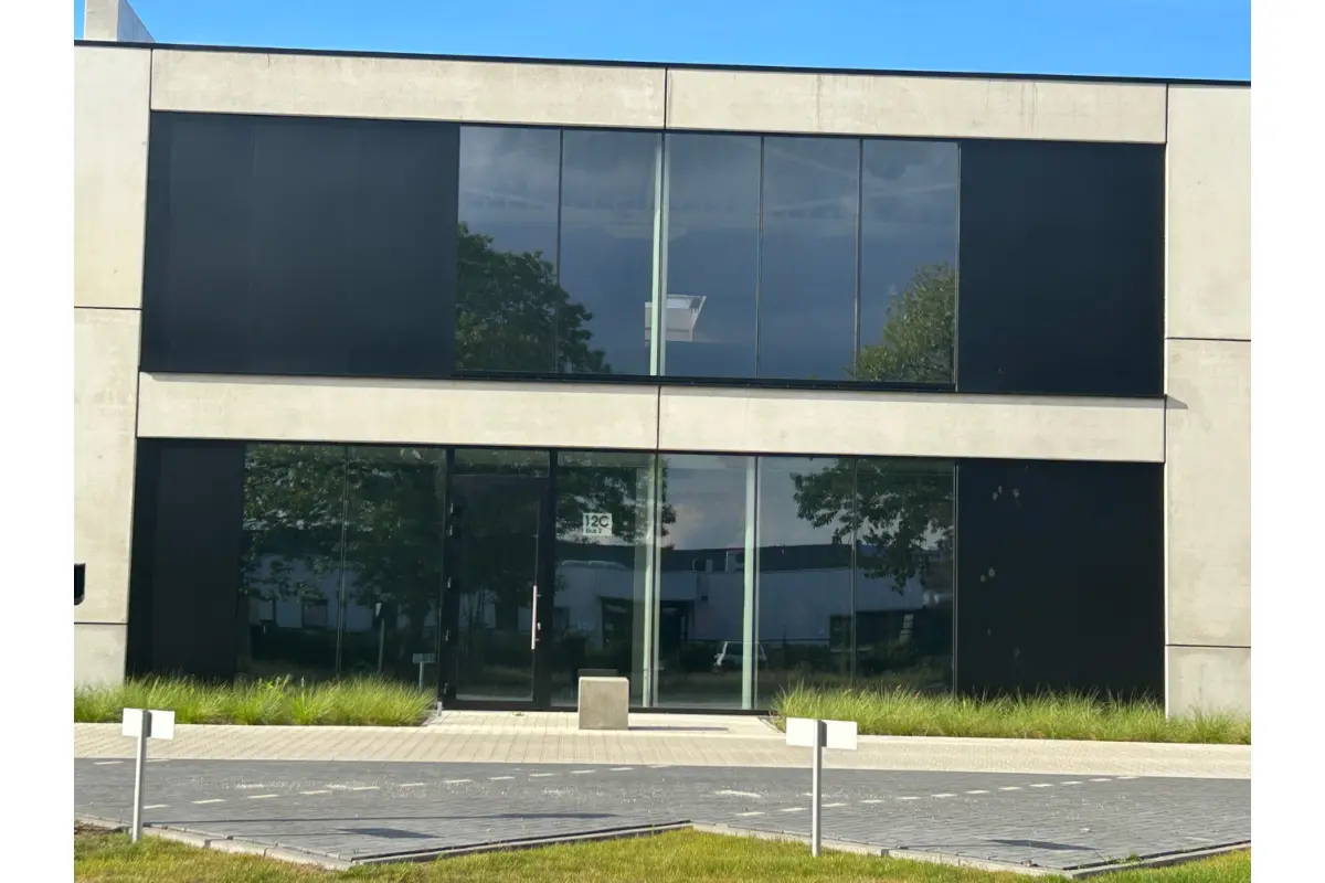 Handelszaak te  koop in Overpelt 3900 610000.00€  slaapkamers 421.00m² - Zoekertje 531630