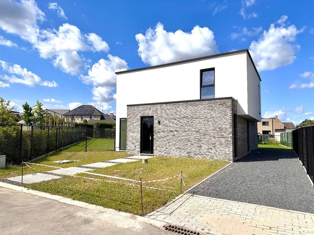 Huis te  huur in Berg 3700 1800.00€ 4 slaapkamers m² - Zoekertje 533847
