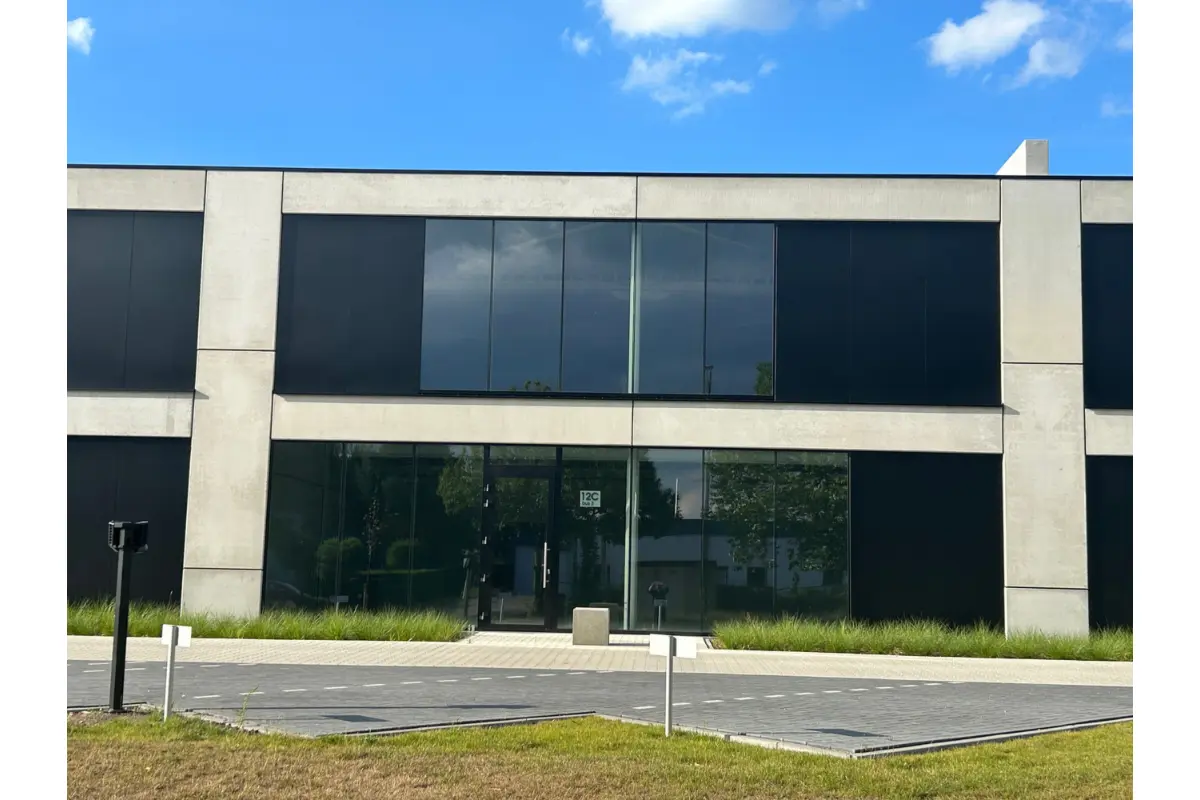 Handelszaak te  koop in Overpelt 3900 600000.00€  slaapkamers m² - Zoekertje 533886