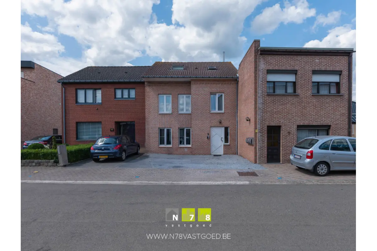 Appartementsgebouw te  koop in Bree 3960 429000.00€ 4 slaapkamers 231.00m² - Zoekertje 536681