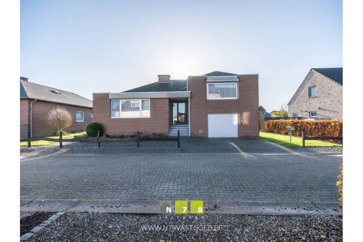 Appartement te  koop in Maaseik 3680 329000.00€ 3 slaapkamers 117.00m² - Zoekertje 537491