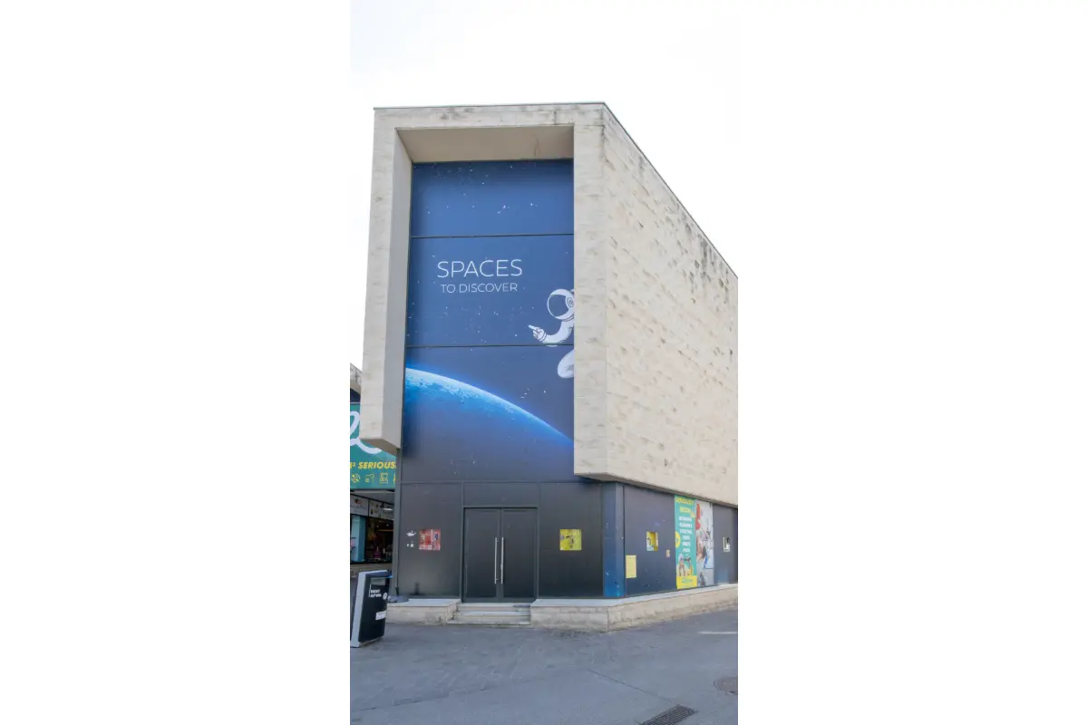 Handelszaak te  huur in Hasselt 3500 9425.00€  slaapkamers 575.00m² - Zoekertje 538993