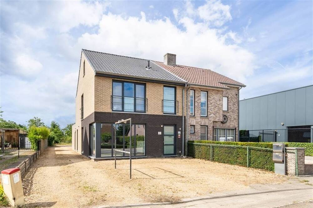 Handelszaak te  koop in Overpelt 3900 375000.00€ 2 slaapkamers 221.00m² - Zoekertje 540742