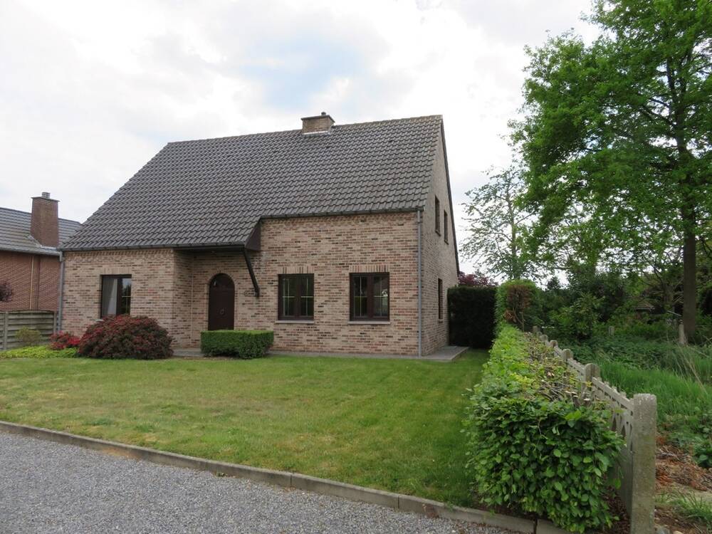 Huis te  huur in Neeroeteren 3680 1200.00€ 3 slaapkamers m² - Zoekertje 543472
