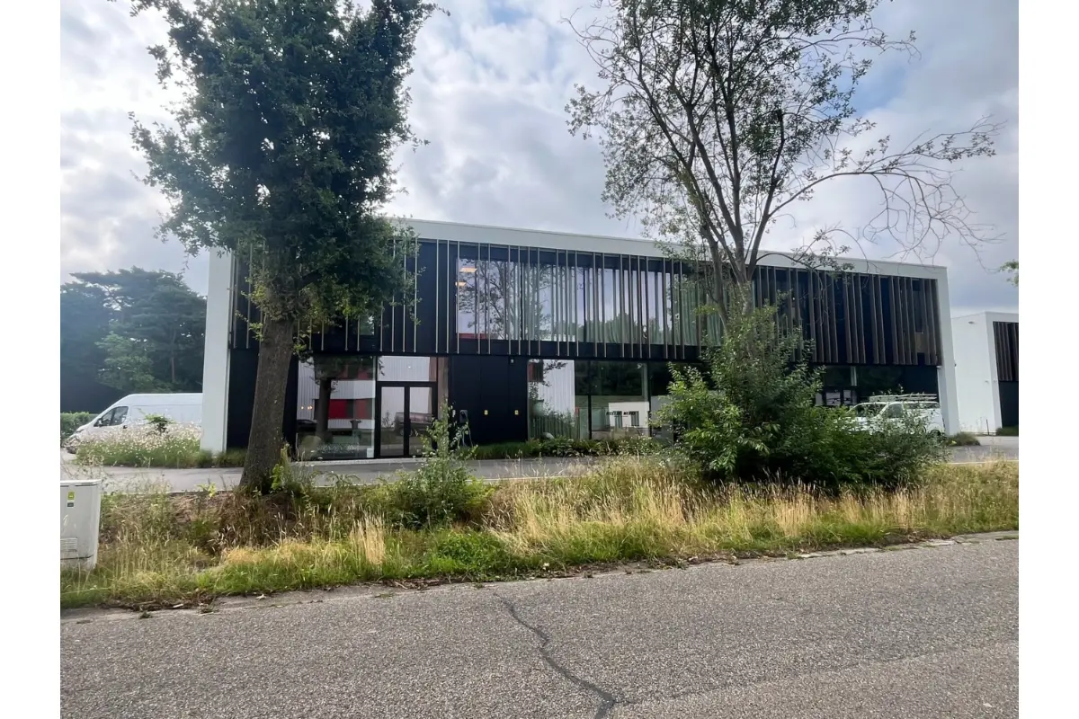 Handelszaak te  koop in Hasselt 3500 374000.00€  slaapkamers 245.00m² - Zoekertje 546692