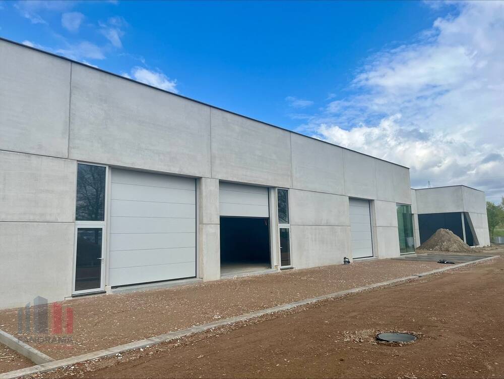 Handelszaak te  koop in Hasselt 3500 301950.00€  slaapkamers 210.00m² - Zoekertje 548510