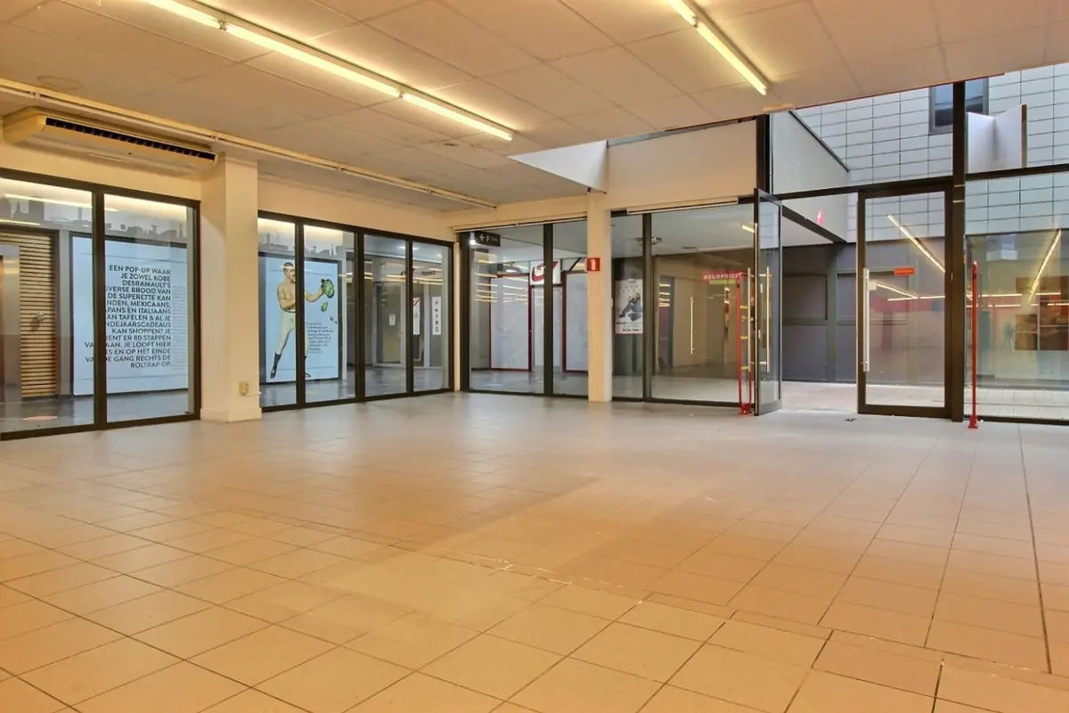 Handelszaak te  huur in Hasselt 3500 12500.00€  slaapkamers 600.00m² - Zoekertje 552012