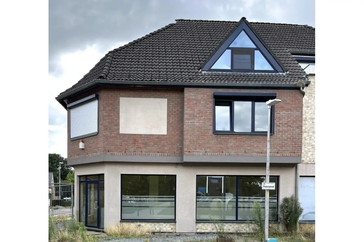 Handelszaak te  koop in Heusden-Zolder 3550 179000.00€  slaapkamers 309.00m² - Zoekertje 552713