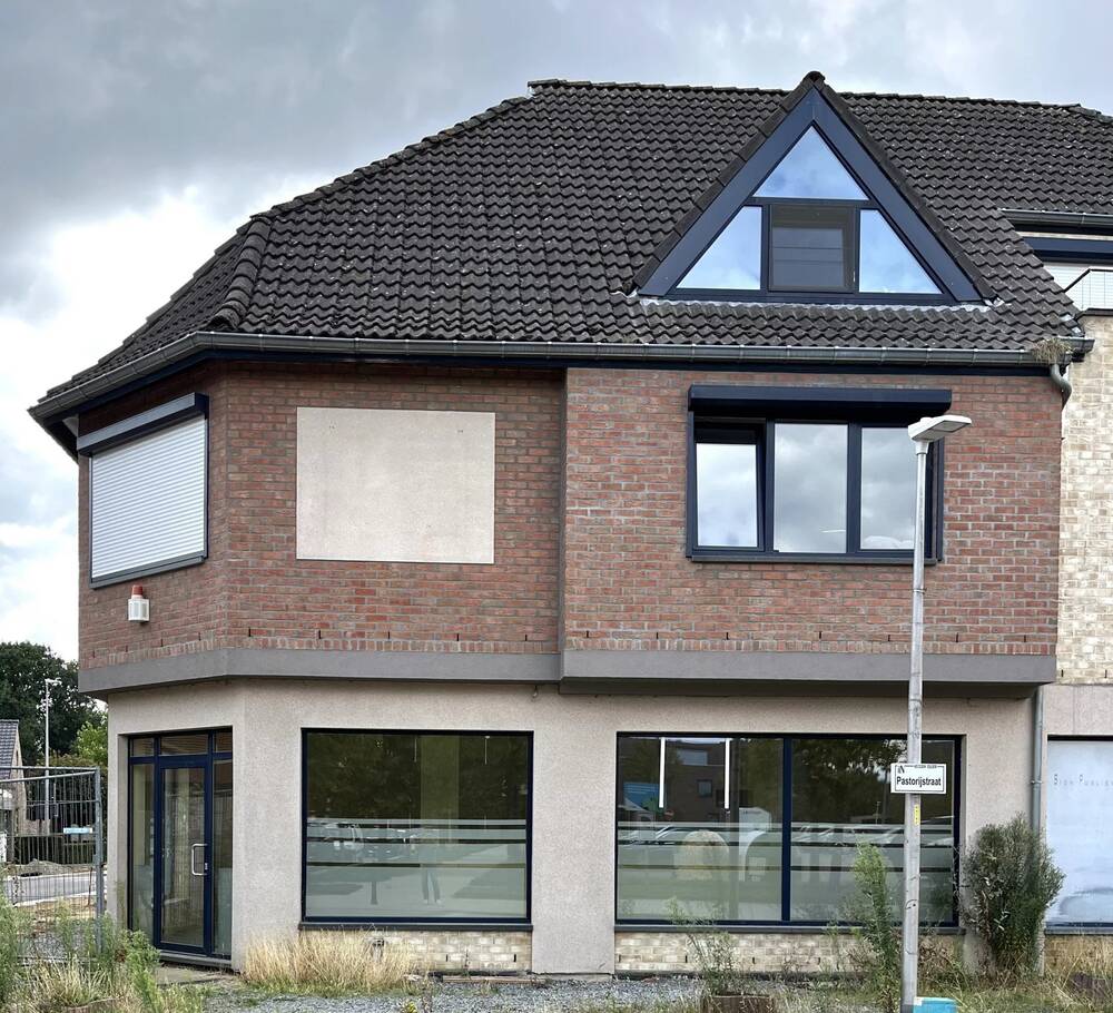 Handelszaak te  koop in Heusden-Zolder 3550 225000.00€  slaapkamers 309.00m² - Zoekertje 552713