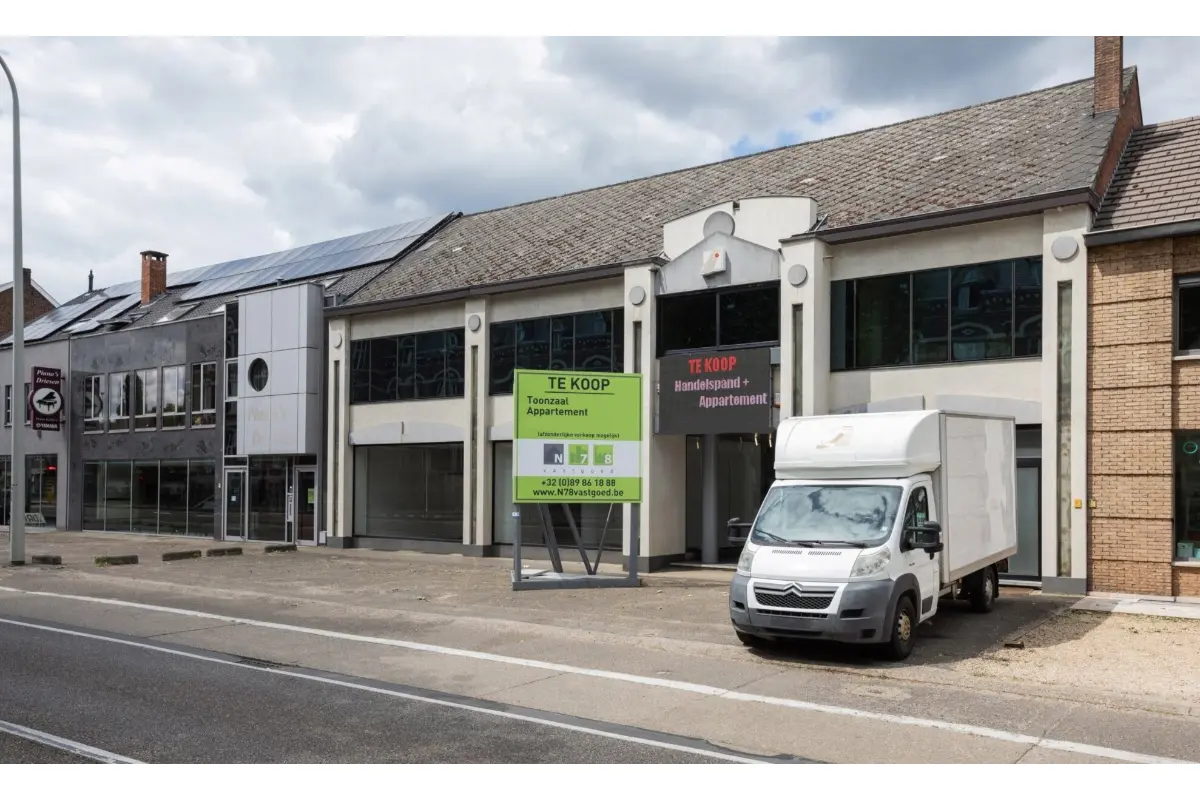 Handelszaak te  koop in Maasmechelen 3630 895000.00€  slaapkamers 3042.00m² - Zoekertje 554208
