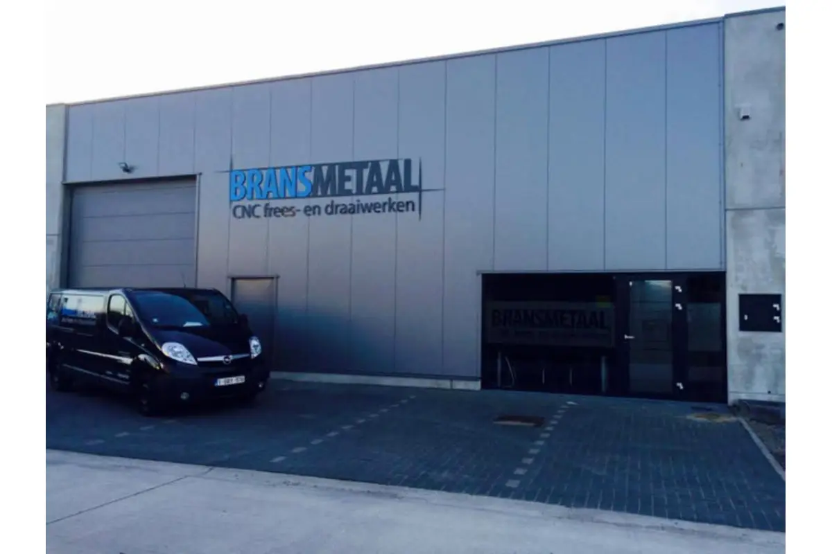 Handelszaak te  koop in Overpelt 3900 525000.00€  slaapkamers 451.00m² - Zoekertje 556426