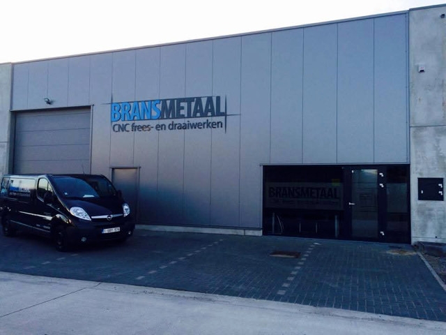 Handelszaak te  koop in Overpelt 3900 525000.00€  slaapkamers 451.00m² - Zoekertje 556426