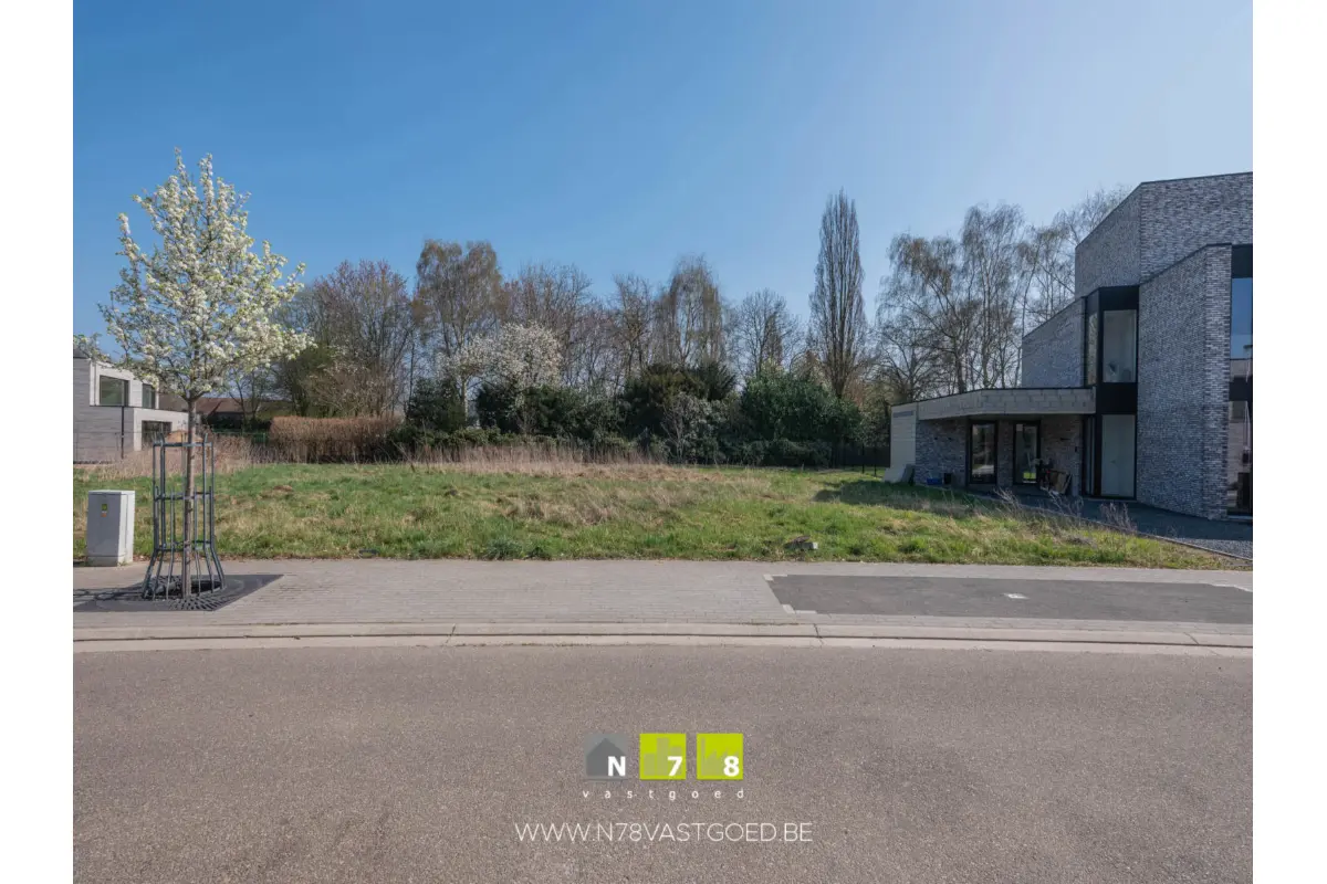 Grond te  koop in Maaseik 3680 139900.00€  slaapkamers m² - Zoekertje 559488