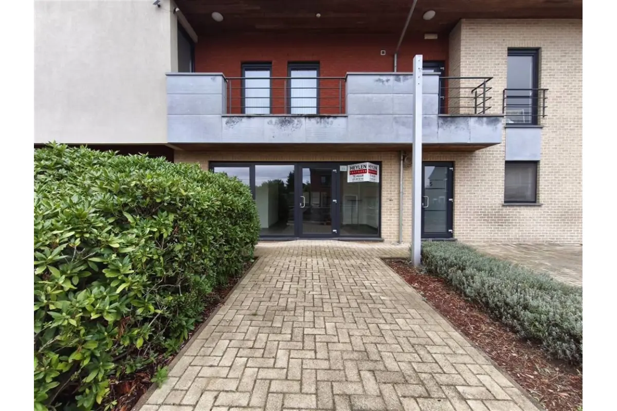 Handelszaak te  huur in As 3665 1100.00€  slaapkamers 114.00m² - Zoekertje 601569