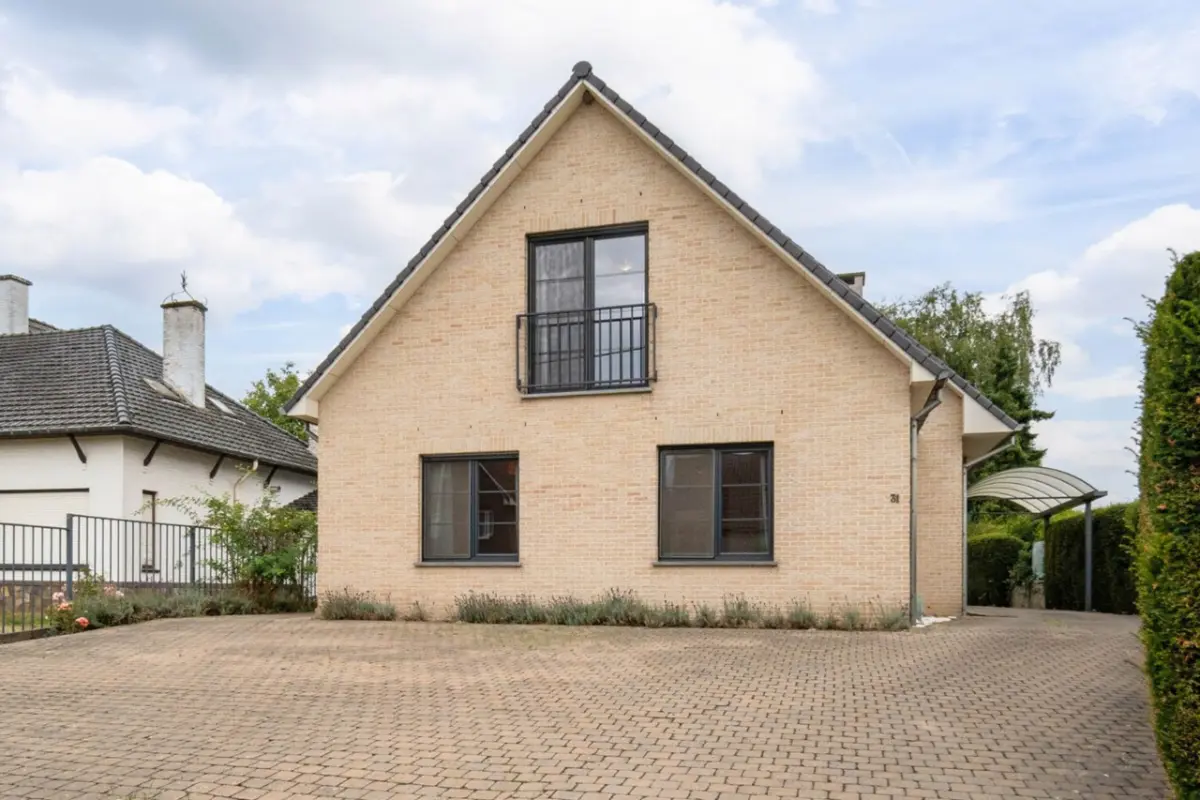 Huis te  koop in Neeroeteren 3680 425000.00€ 5 slaapkamers m² - Zoekertje 567480