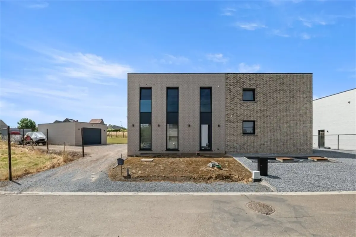 Huis te  koop in Niel-bij-Sint-Truiden 3890 454000.00€ 3 slaapkamers m² - Zoekertje 568795