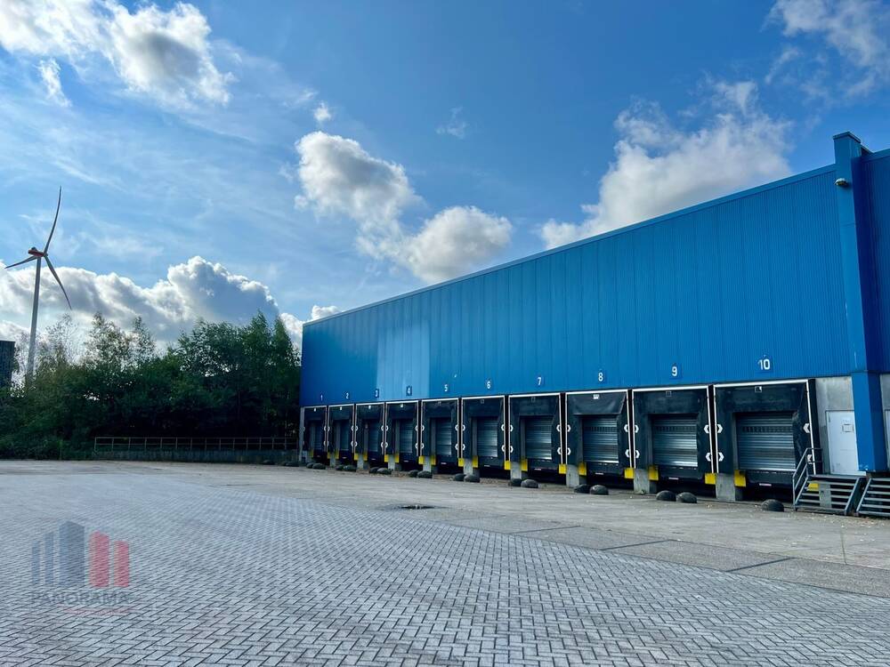 Handelszaak te huur in Genk 3600 0.00€ slaapkamers 2592.00m² - Zoekertje 570670
