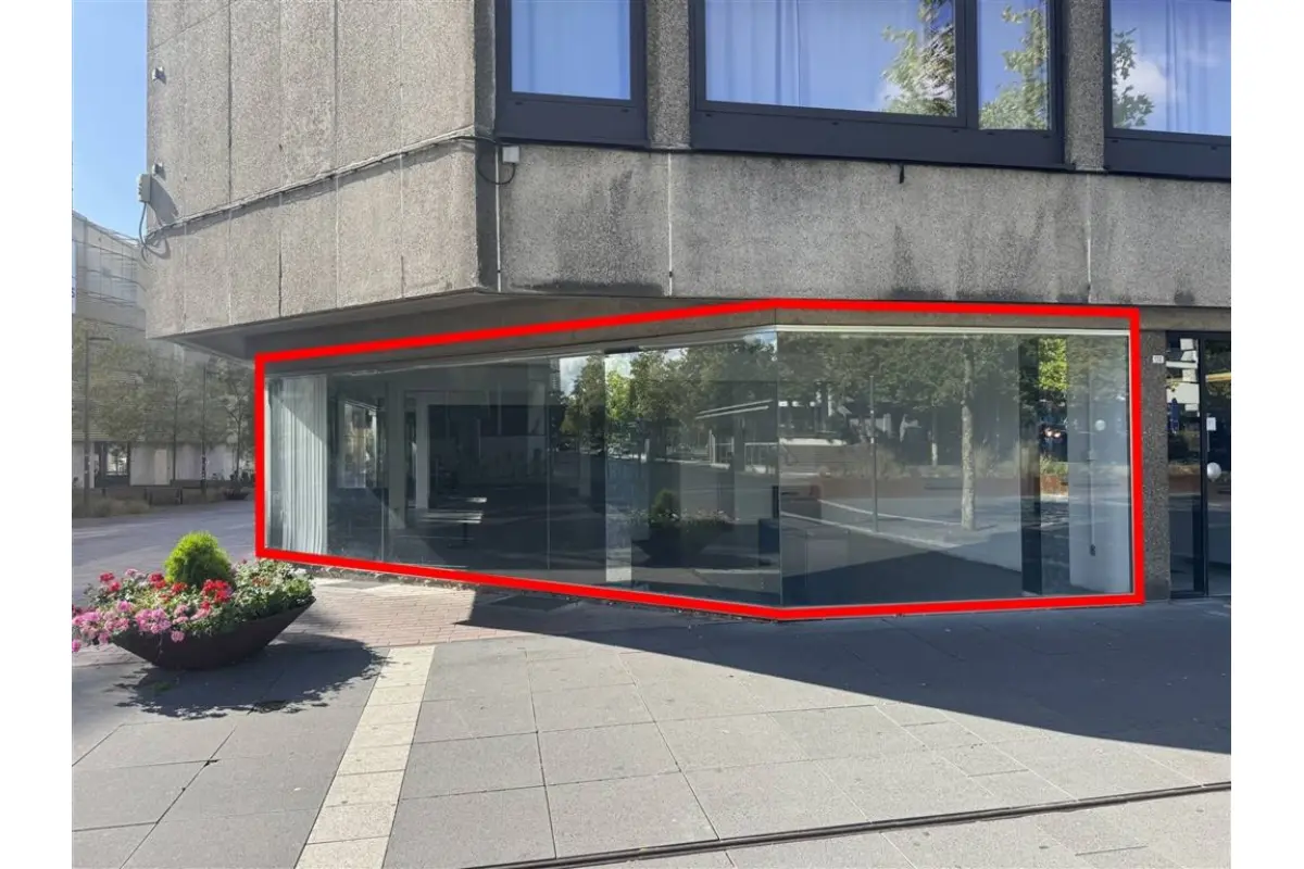 Handelszaak te  huur in Genk 3600 2800.00€  slaapkamers 198.00m² - Zoekertje 571751