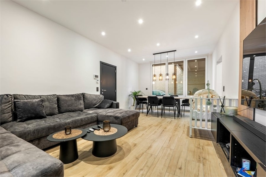 Huis te koop in Genk 3600 399000.00€ slaapkamers 260.00m² - Zoekertje 572034