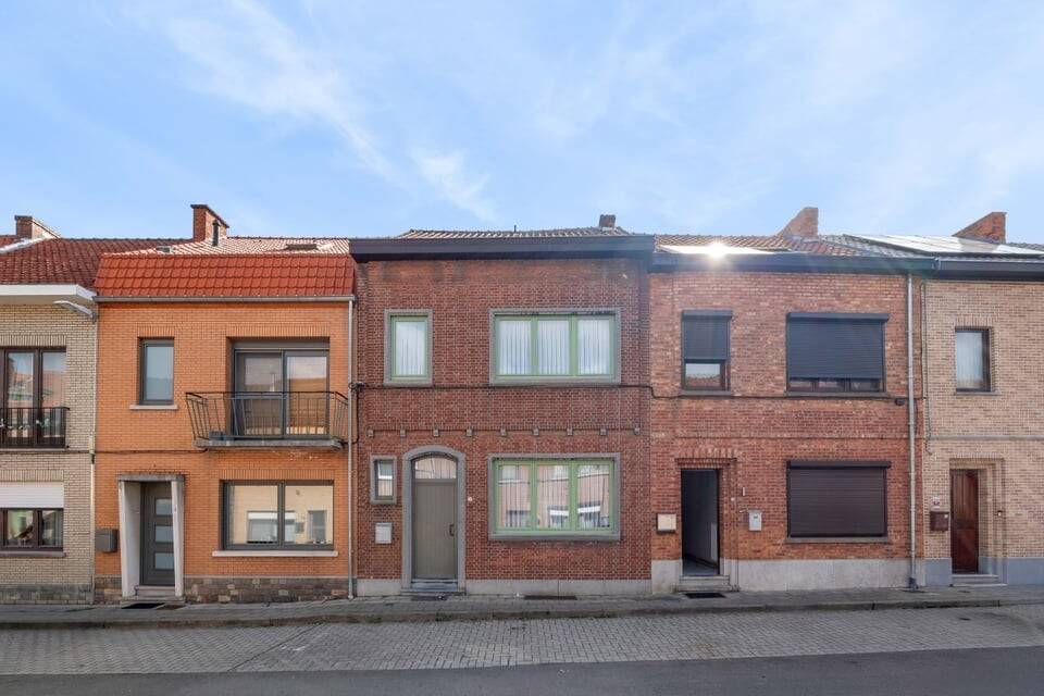 Huis te  koop in Sint-Truiden 3800 225000.00€  slaapkamers 136.00m² - Zoekertje 572032