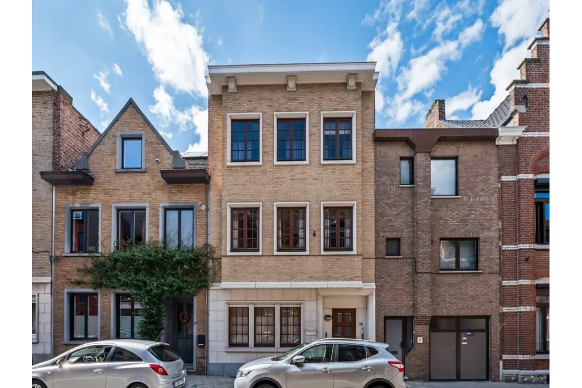 Mixgebouw te  koop in Sint-Truiden 3800 439000.00€ 3 slaapkamers 321.00m² - Zoekertje 574376