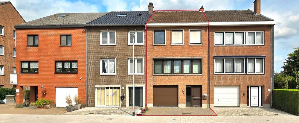 Huis te  koop in Berg 3700 350000.00€  slaapkamers m² - Zoekertje 576713
