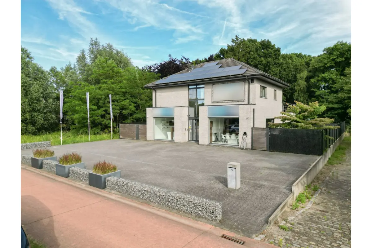 Handelszaak te  koop in Diepenbeek 3590 995000.00€  slaapkamers 378.00m² - Zoekertje 578301