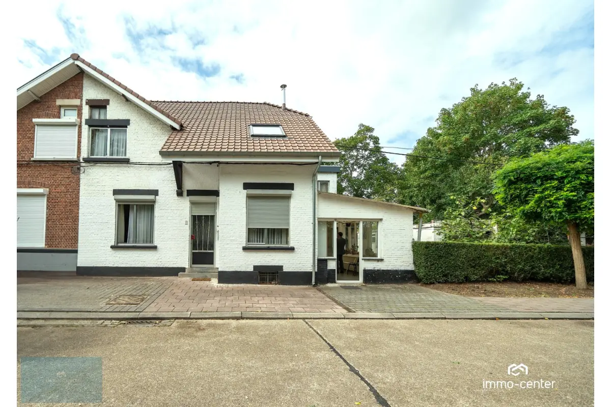 Huis te  koop in Genk 3600 250000.00€ 4 slaapkamers 175.00m² - Zoekertje 582496