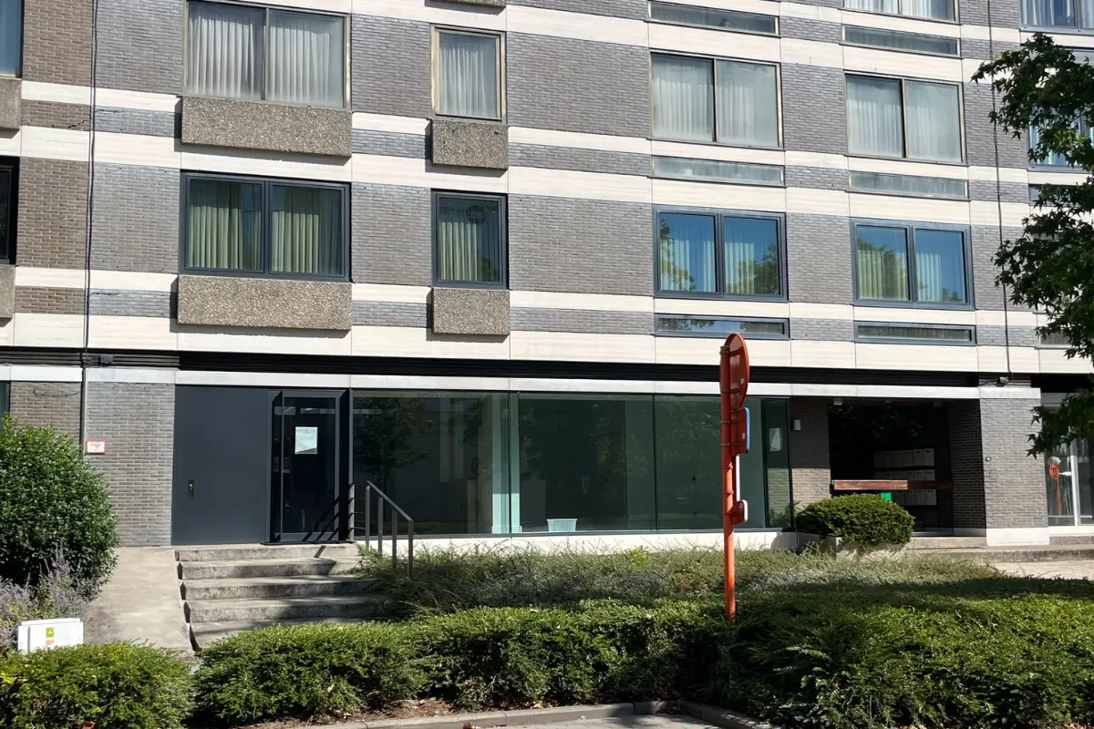 Handelszaak te  huur in Hasselt 3500 3275.00€  slaapkamers m² - Zoekertje 580960