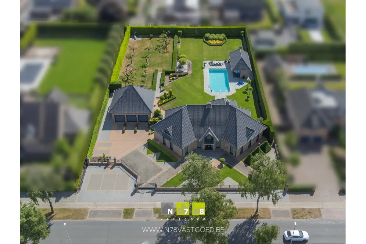 Villa te  koop in Bree 3960 0.00€ 4 slaapkamers 446.00m² - Zoekertje 583385