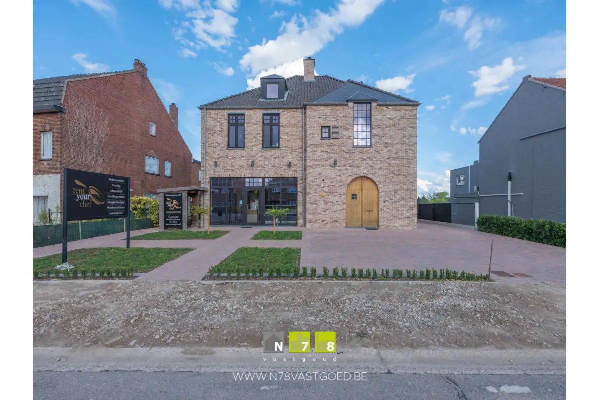 Mixgebouw te  koop in Dilsen-Stokkem 3650 825000.00€ 2 slaapkamers 311.00m² - Zoekertje 584203