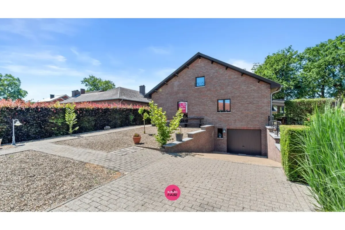 Bungalow te  koop in Zutendaal 3690 418000.00€ 5 slaapkamers 256.00m² - Zoekertje 592156