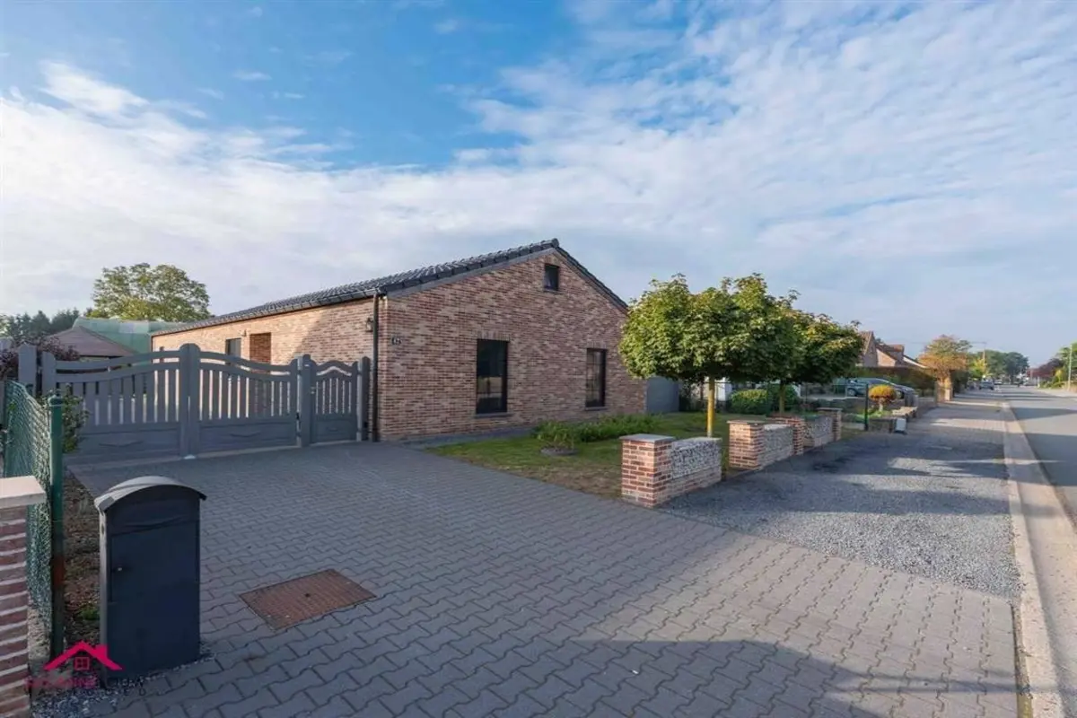 Huis te koop in Neeroeteren 3680 385000.00€ 2 slaapkamers m² - Zoekertje 595031