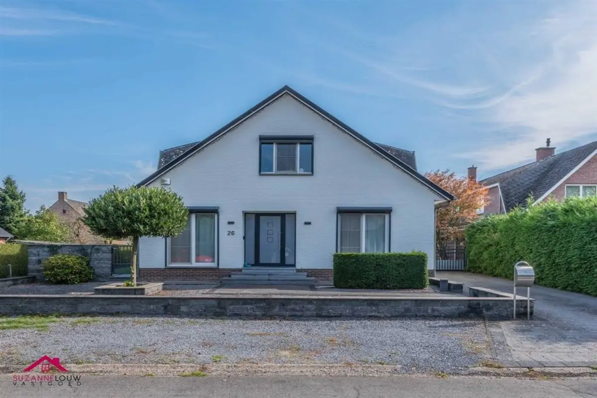 Huis te koop in Neeroeteren 3680 395000.00€ 6 slaapkamers m² - Zoekertje 597158