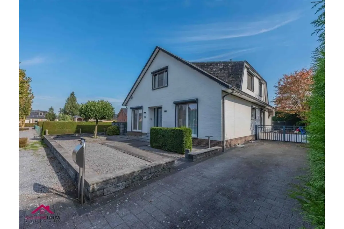 Huis te  koop in Neeroeteren 3680 0.00€ 6 slaapkamers m² - Zoekertje 597158