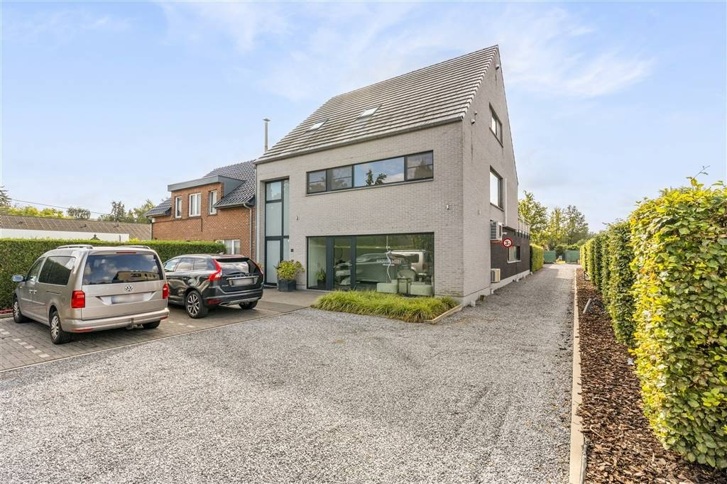 Handelszaak te koop in Genk 3600 145000.00€ slaapkamers 61.00m² - Zoekertje 604339