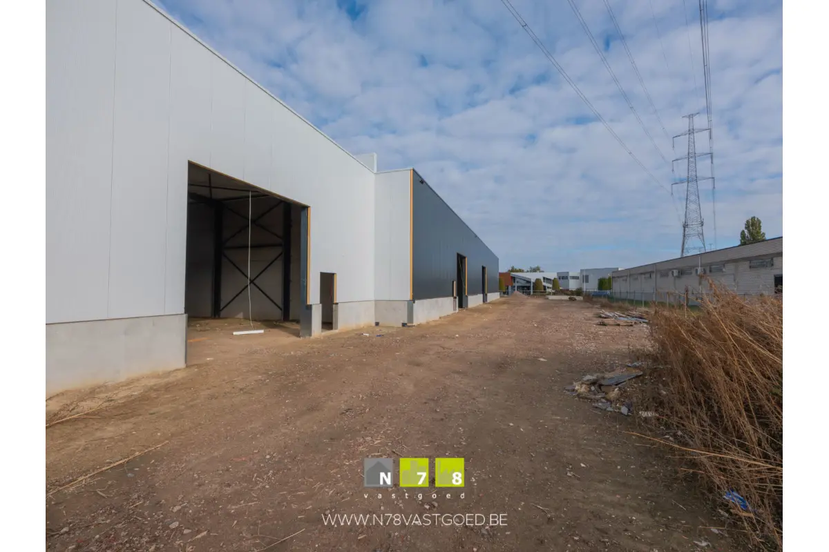 Handelszaak te  koop in Maaseik 3680 432000.00€  slaapkamers 375.00m² - Zoekertje 731459