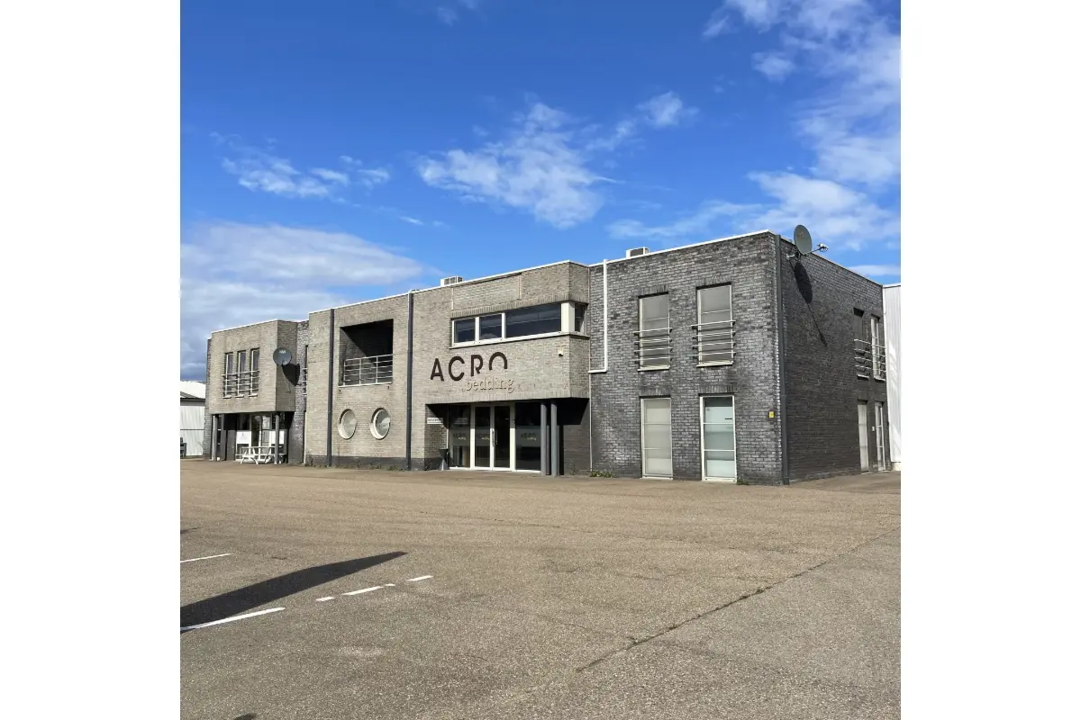 Handelszaak te  huur in Opglabbeek 3660 3000.00€  slaapkamers 990.00m² - Zoekertje 605309