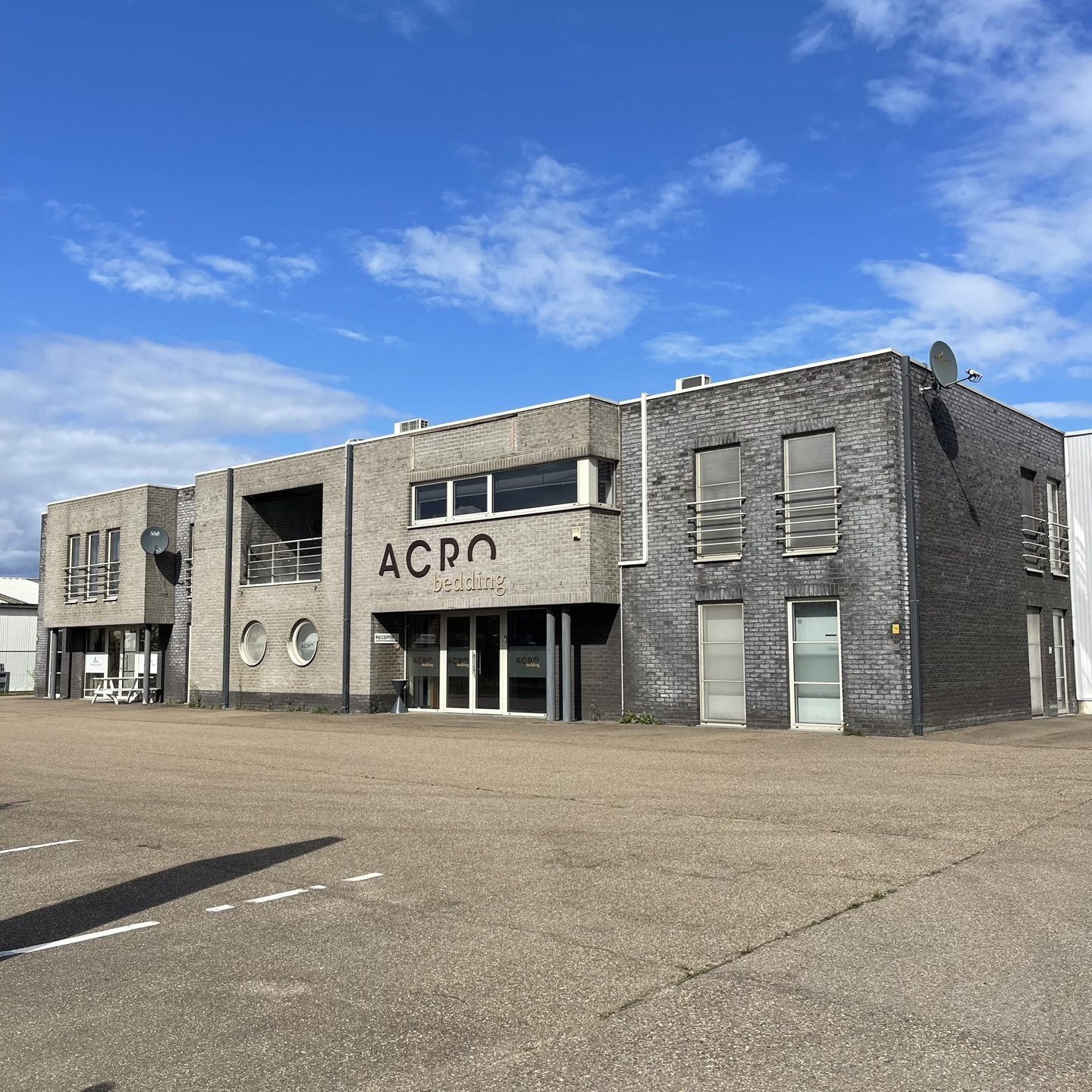 Handelszaak te huur in Opglabbeek 3660 3000.00€ slaapkamers 990.00m² - Zoekertje 605309