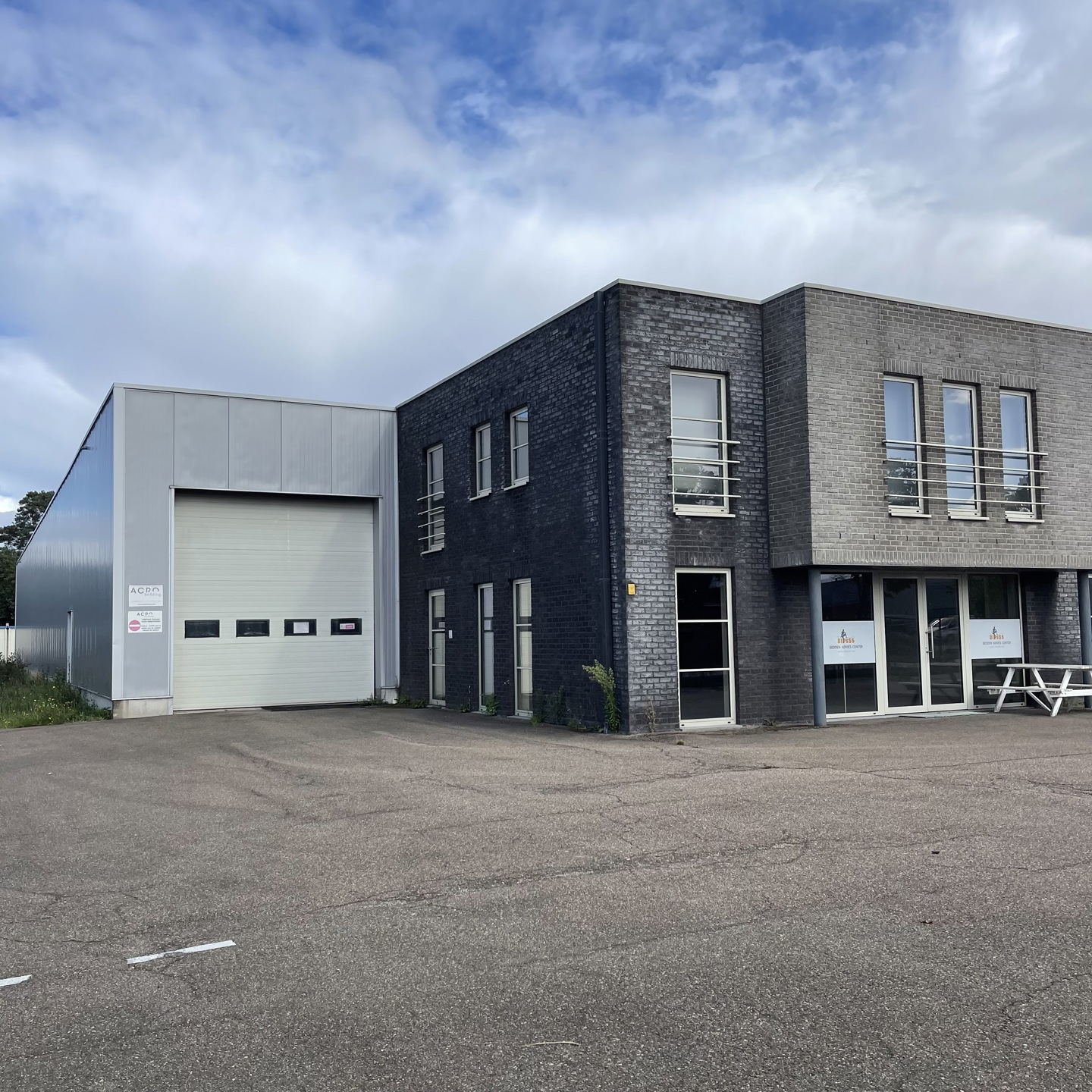 Handelszaak te huur in Opglabbeek 3660 3000.00€ slaapkamers 1000.00m² - Zoekertje 605308
