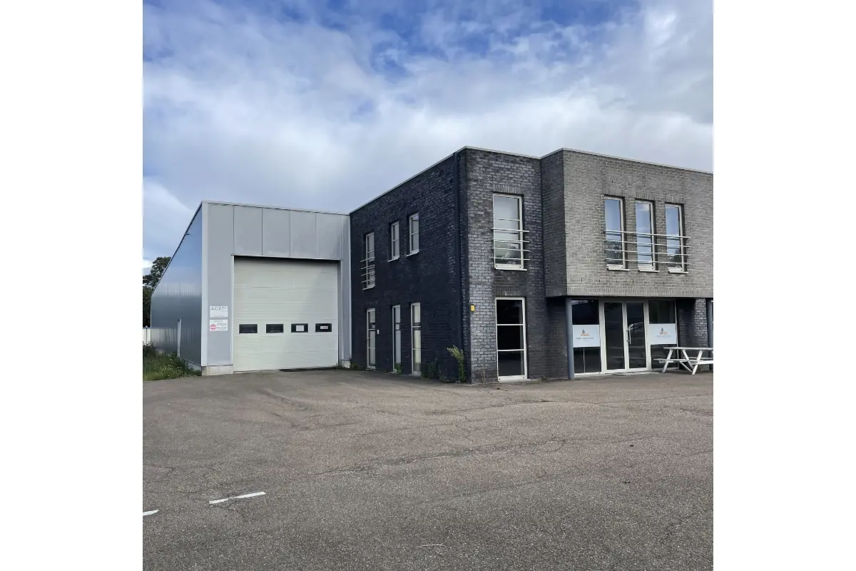 Handelszaak te  huur in Opglabbeek 3660 3000.00€  slaapkamers 1000.00m² - Zoekertje 605308