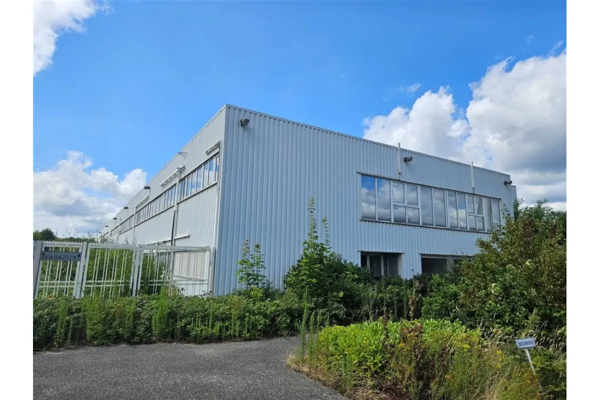 Handelszaak te  koop in Genk 3600 2750000.00€  slaapkamers 7904.00m² - Zoekertje 608650