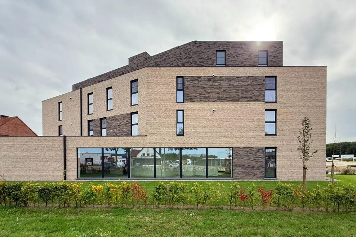 Handelszaak te  huur in Ham 3945 2000.00€  slaapkamers 300.00m² - Zoekertje 608455