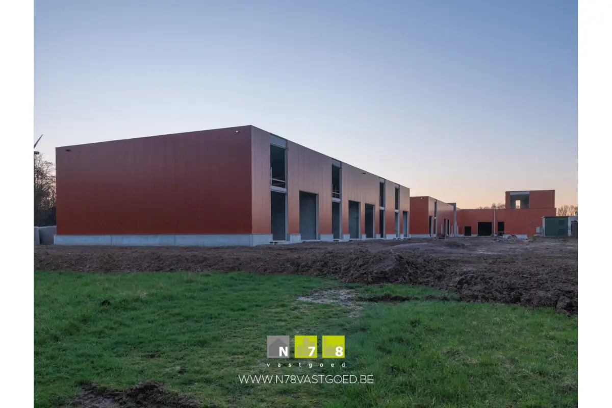 Handelszaak te  koop in Maasmechelen 3630 263000.00€  slaapkamers 210.00m² - Zoekertje 608975