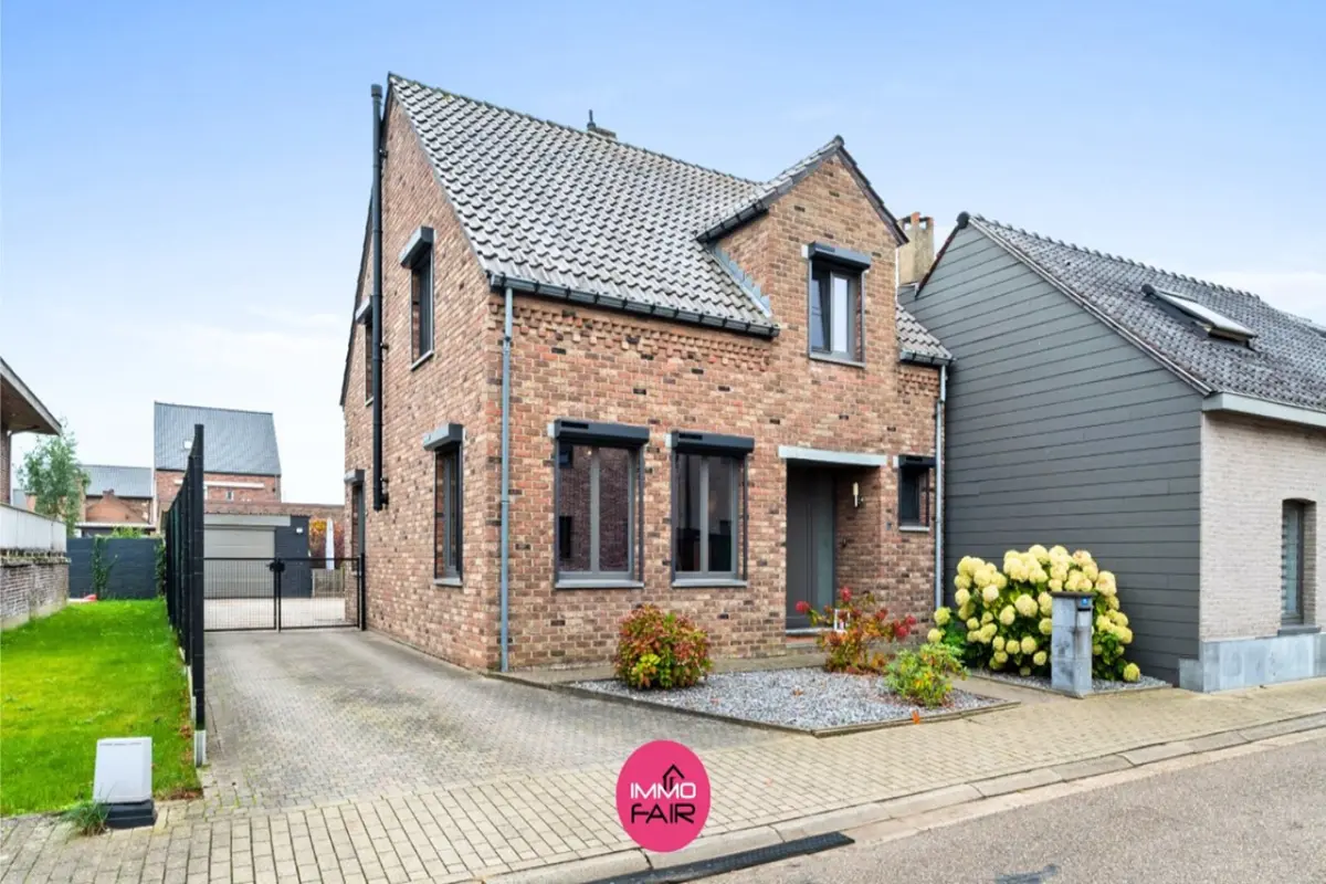 Huis te  koop in Veldwezelt 3620 389000.00€ 3 slaapkamers 201.00m² - Zoekertje 611470