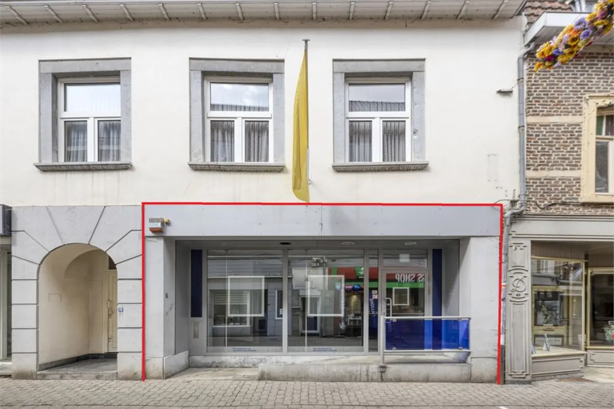 Handelszaak te  huur in Tongeren 3700 1700.00€  slaapkamers m² - Zoekertje 611088